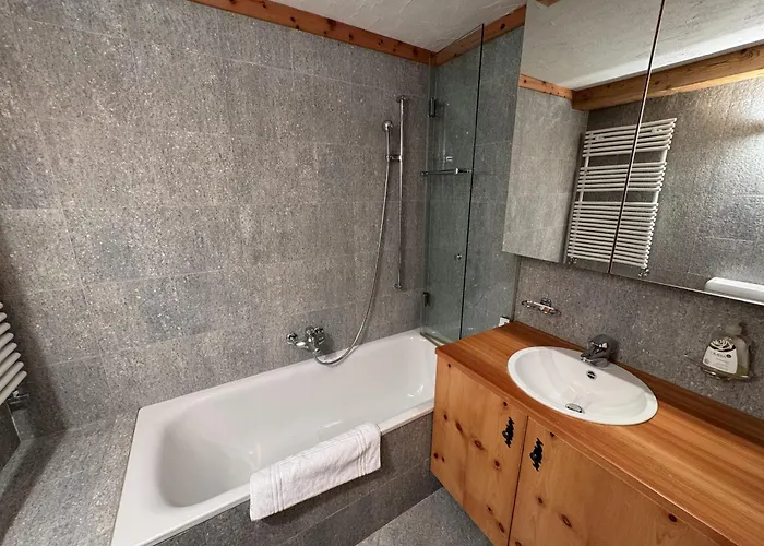 Chesa Grischuna - * Madulain